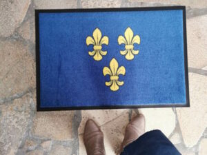 Wiesbaden Lilien Matte_Blau mit Gelb für Wiesbaden Lovers