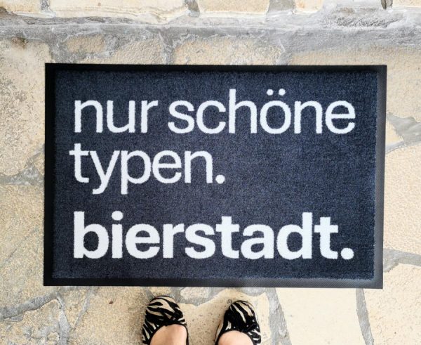 Bierstadt Doormat in Grau mit der BIERSTADT Typo für alle Typografie Begeisterten oder Wiesbadenlover