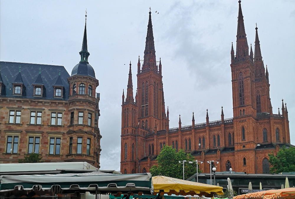 Marktplatz mit Rathaus und Marktkirche Wiesbaden
