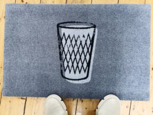 Geripptes, Apfelwein, Trinkglas auf Design Fußmatte gedruckt