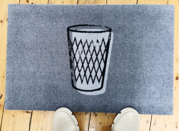 Geripptes, Apfelwein, Trinkglas auf Design Fußmatte gedruckt